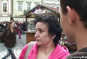 Стара баба, туризам, и скокање на неговиот дик granny целосна должина порно филмови онлајн