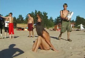 Шпион голи девојка се бере од воајер cam нема голи плажа шпион плажа