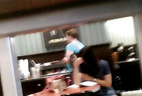 Не покажуваат под здолниште не е книжарница, продавница во порно видеа handjob
