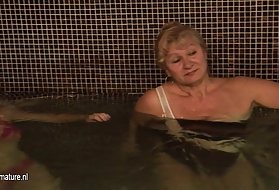 Прекрасно видео, нова зрели дами, туш и када, средно училиште зрели, туш порно стар германците