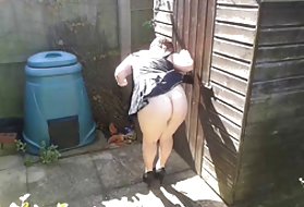Ебат парови порно slutty слугинката, градина градина градинарот