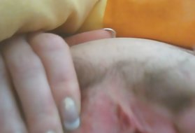 Жена влакнести пичка мастурбацијата мажи,cum на триење на сперматозоиди во нејзината вагина