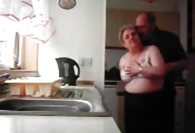 Дедо и баба ебат во кујната, кујна порно слики зрели hos
