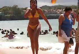 Busty девојка носи). во бикини носат busty забрането порно игра
